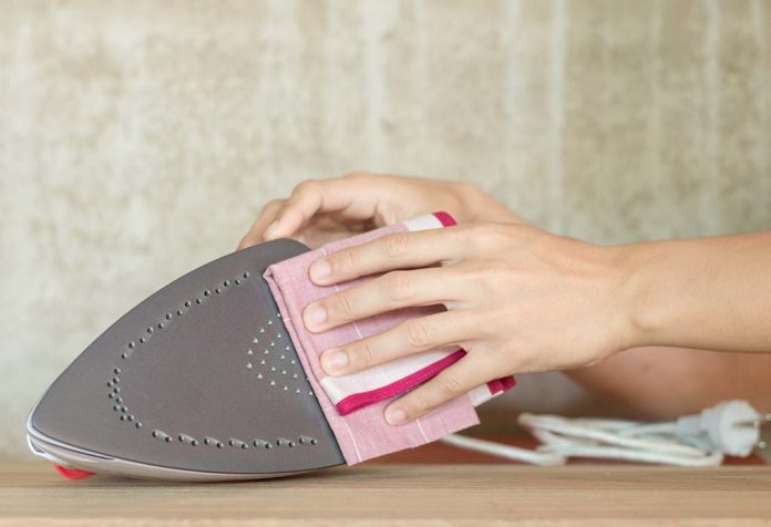 How to Clean an Iron Easily at Home?