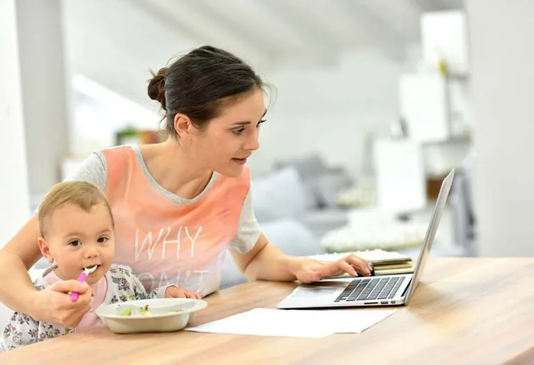 Common Feelings of a Working Mother and How to Deal With It