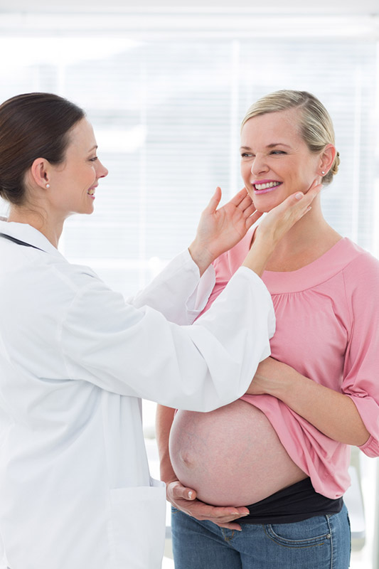 गर्भावस्था कैसे थायराइड ग्रंथि के कार्यों को प्रभावित करती है?