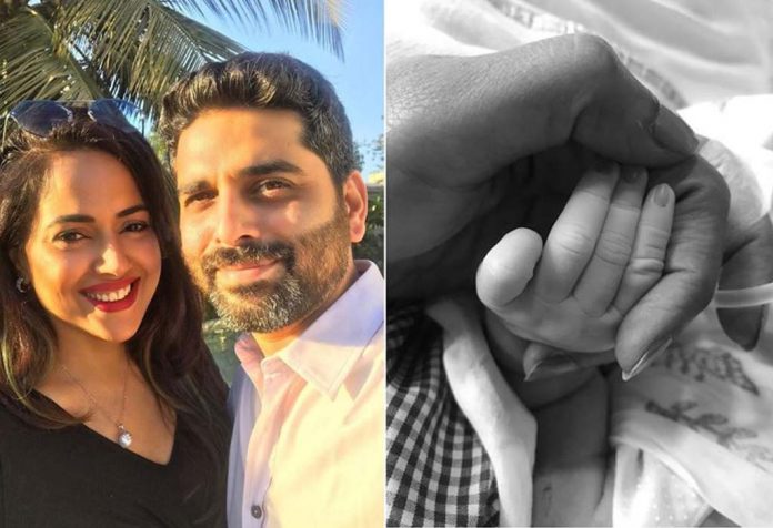 Sameera Reddy shares picture of her baby girl