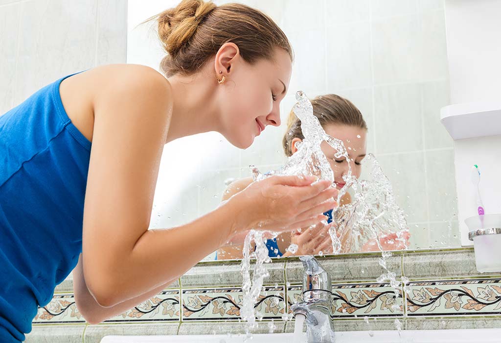 क्या गर्म पानी पीने से त्वचा संबंधी कोई फायदे हैं