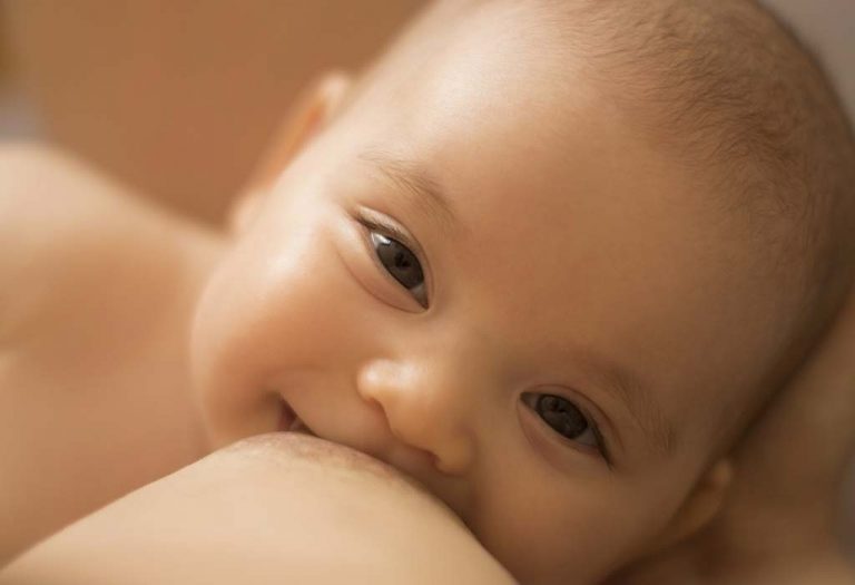 Breastfeeding vs Bottle Feeding - Its Effect on Oral Health