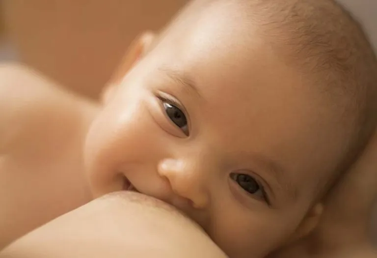 Breastfeeding vs Bottle Feeding - Its Effect on Oral Health