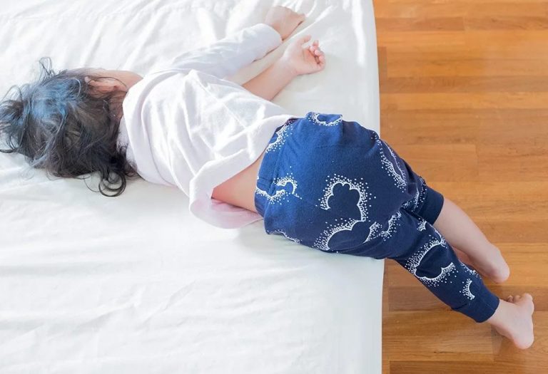 How to Deal With Your Baby Falling Off the Bed?