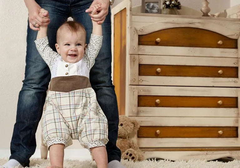 How to Teach Baby to Walk – Tips and Activities