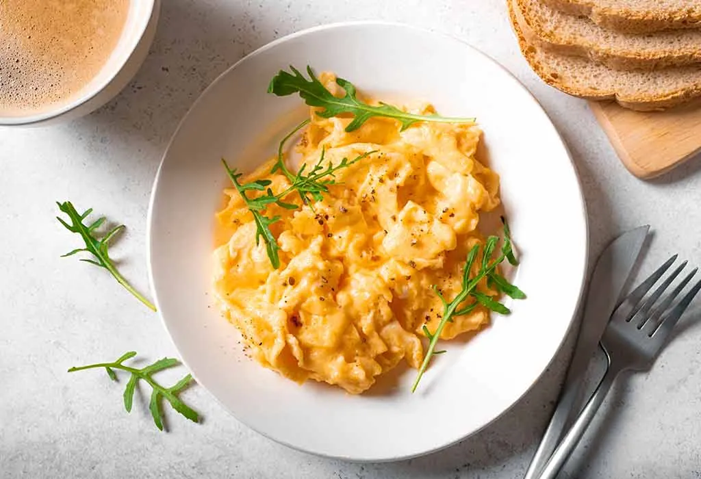 Fluffy-&-Cheesy-Scrambled-Eggs