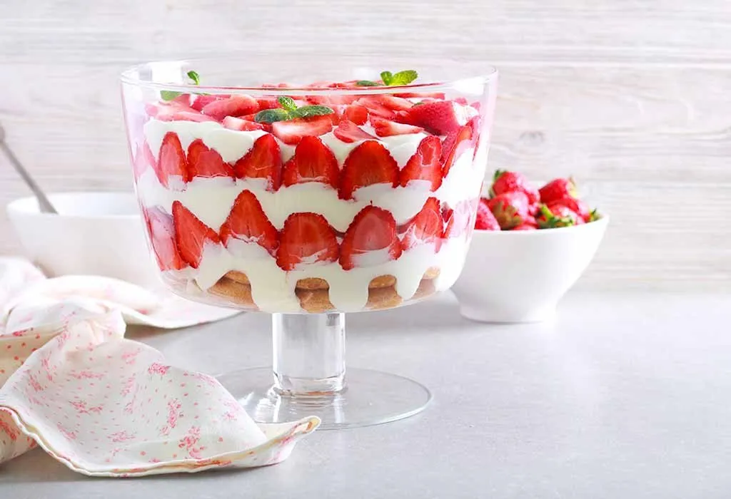 Strawberry trifle pudding