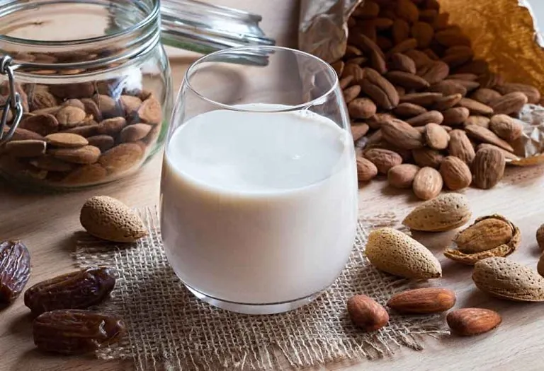 Almond Date Milkshake Recipe