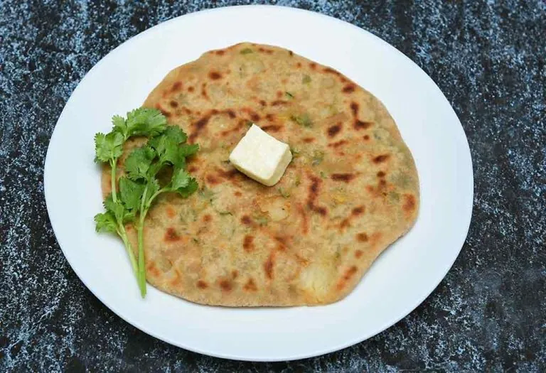Paneer Aloo Palak Paratha Recipe
