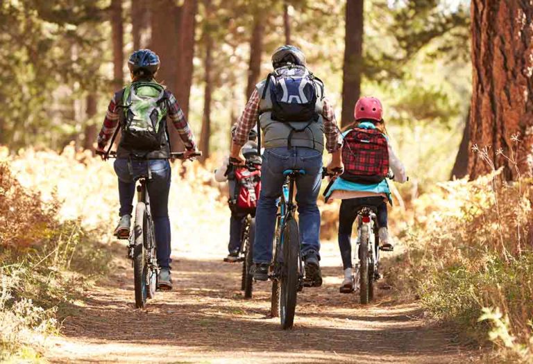 7 Fun Family Activities to Strengthen the Parent-Child Bond