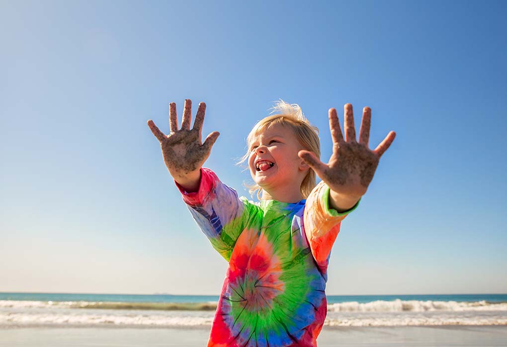 Easy and Innovative Ways to Tie-Dye Shirts With Kids