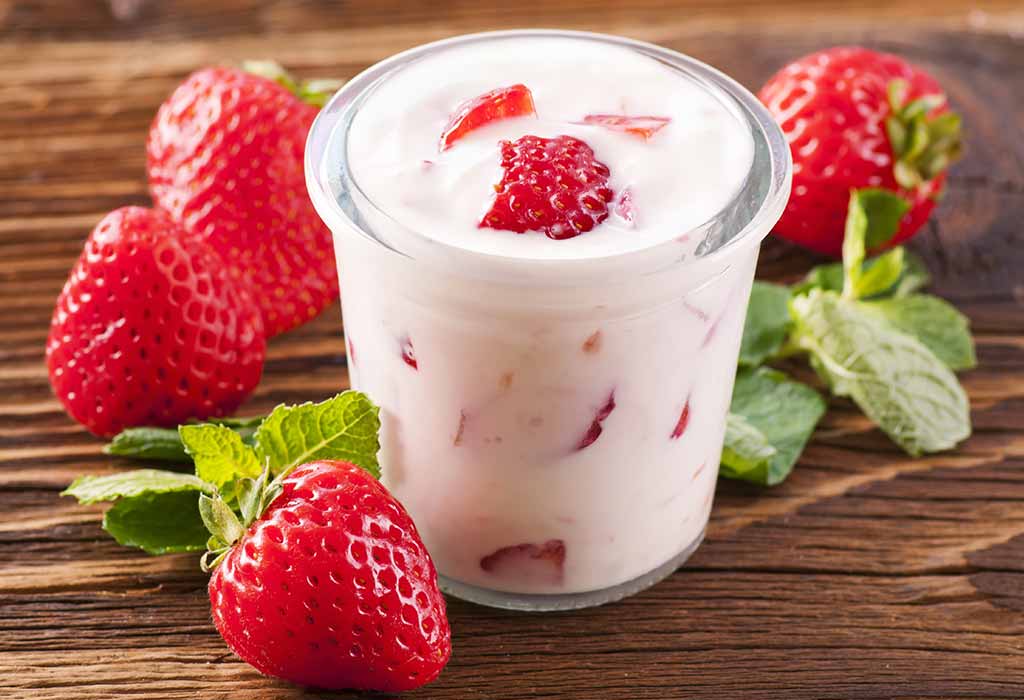 How to Make Strawberry Yoghurt for Toddlers - FirstCry Parenting.