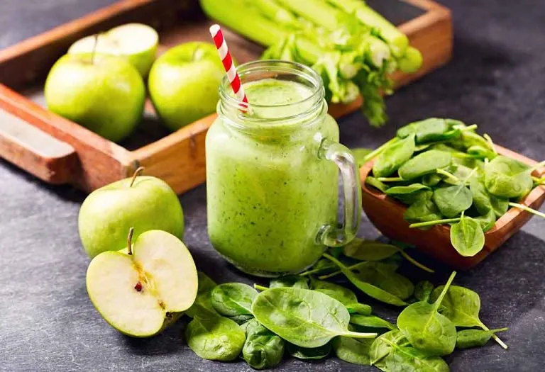 Palak (Spinach) + Grapes + Apple Juice Recipe
