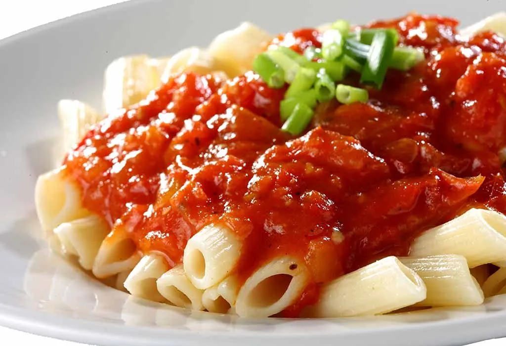 PASTA IN FRESH TOMATO SAUCE