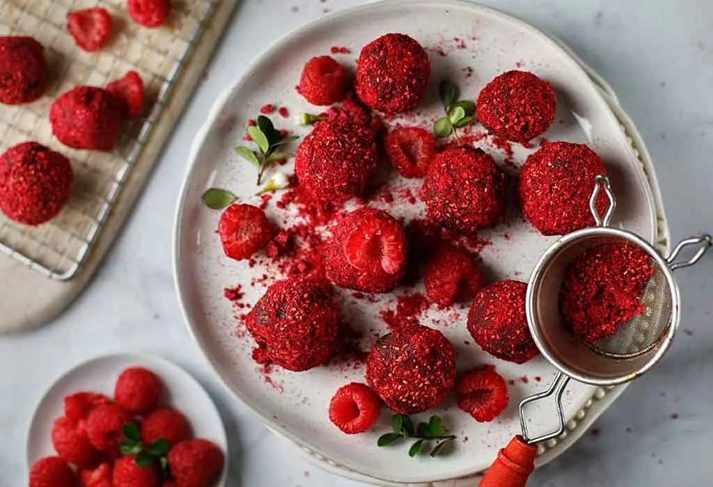 Raspberry energy bites