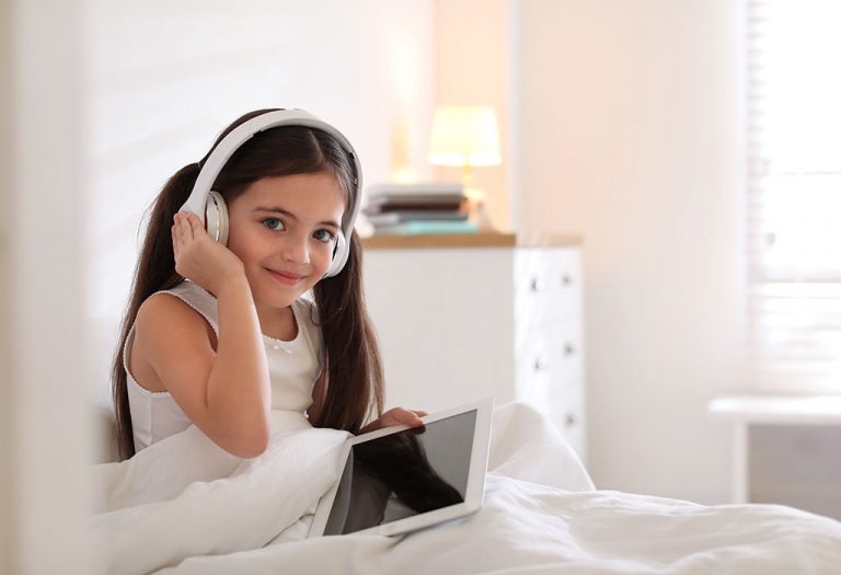 15 Best Free Audiobooks For Kids To Listen