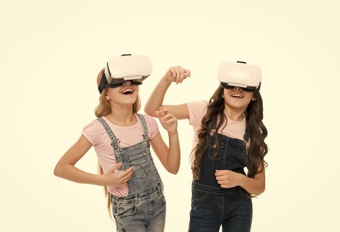 kids taking a virtual tour