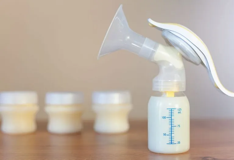 The Simple Guide to Breast Pumps for a New Mom