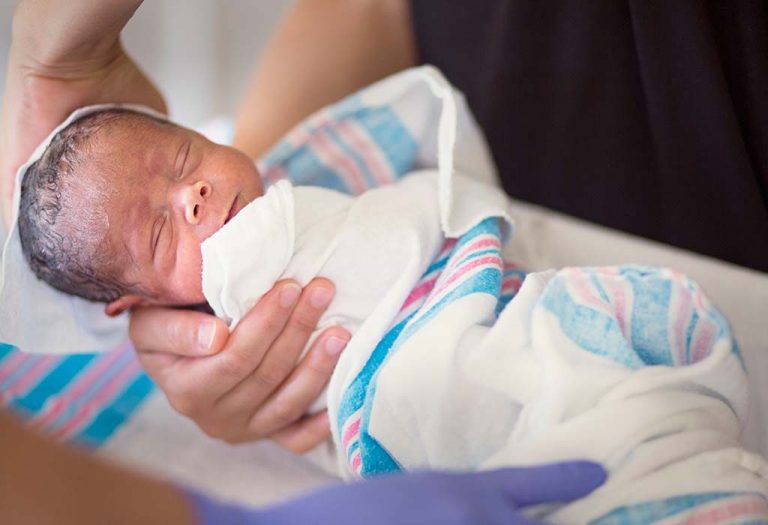 What Is a Receiving Blanket and How to Use It?
