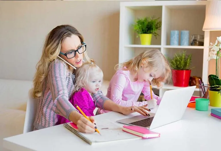 Working From Home: 5 Interesting Challenges in a Mum's Life