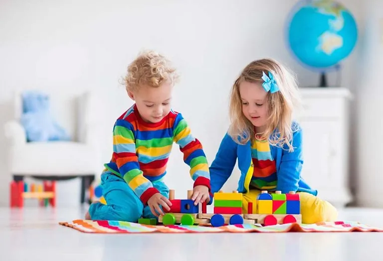 10 Amazing Gender-Neutral Toys for All Kids