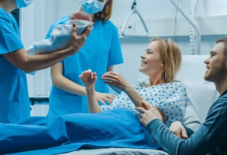 En Caul Birth - What It Is & Why It Happens?