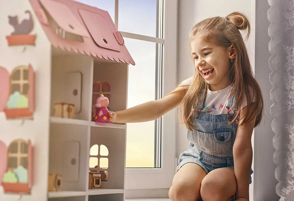 Make a Dollhouse in a Box: Simple, Portable and Fun