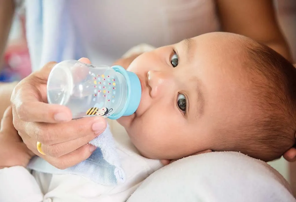 When can babies drink water and how to offer it