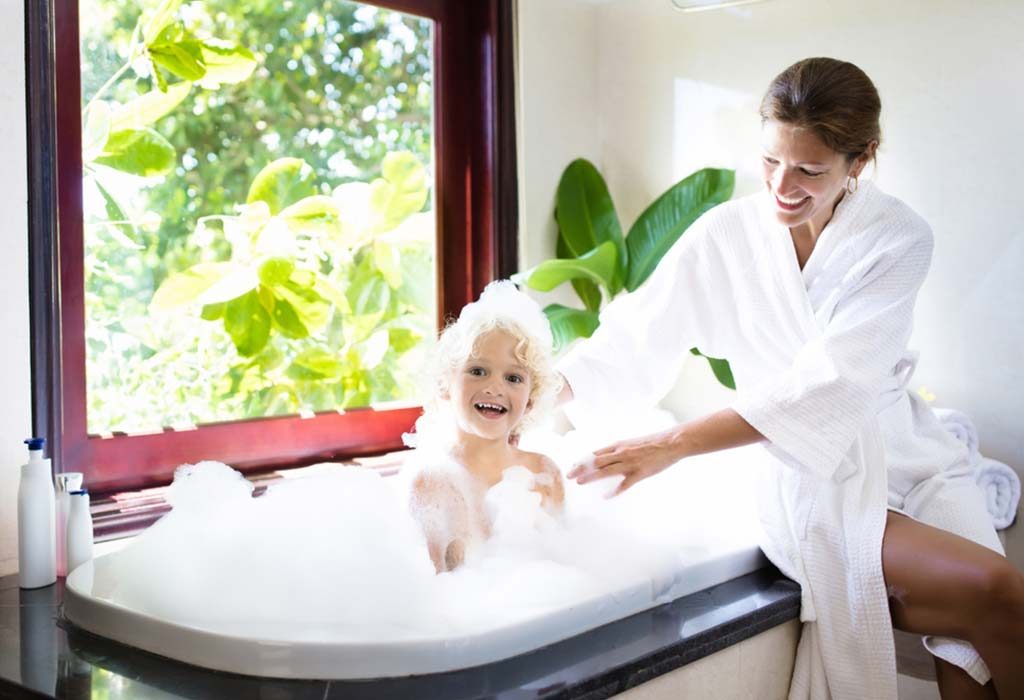Bathing with Kids – When You Should Stop