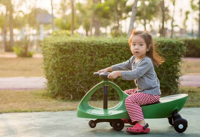 6 Best Swing Cars for Babies and Kids