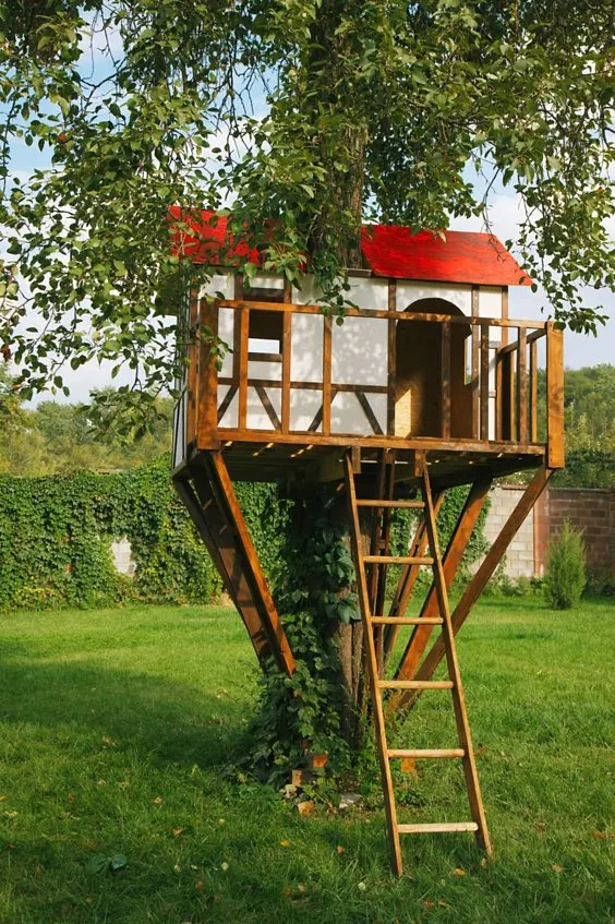DIY Fairytale Treehouse