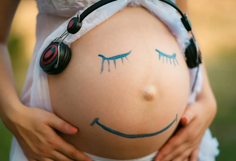 Pregnancy: Whenever Your Mood Swings, Try Some Creative Things!