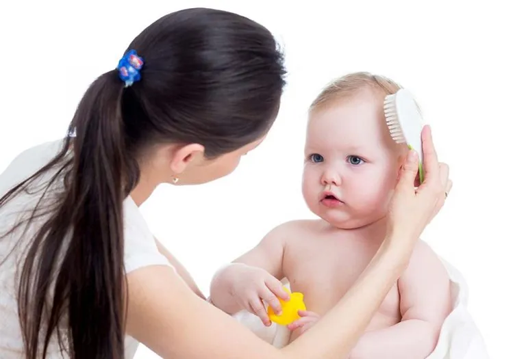 Review: Babyhug Soft Grip Brush and Comb for Babies