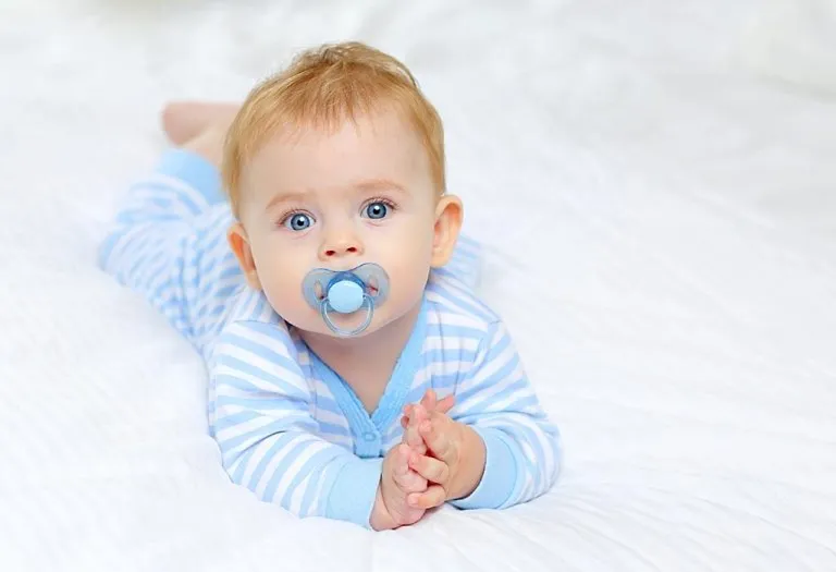 Review: Babyhug Moustache-Shaped Orthodontic Soother with Cover