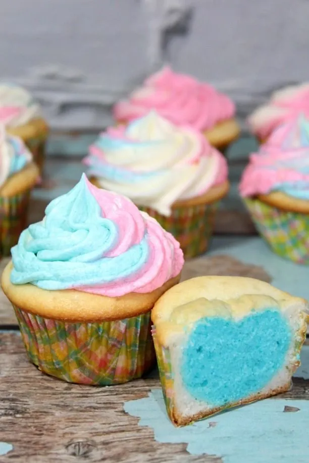 gender reveal cupcake