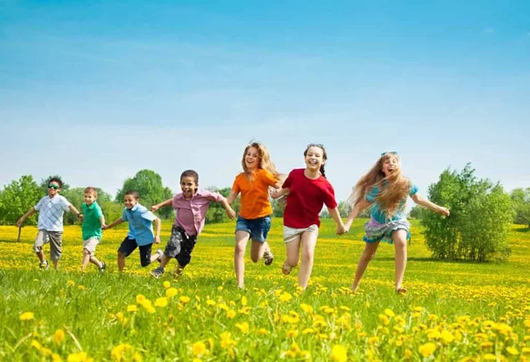 20 Best Outdoor Activities and Games for Toddlers