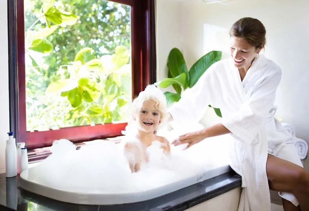 When to Stop Bathing With Your Child?
