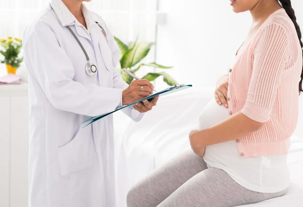 Pregnant lady consulting doctor
