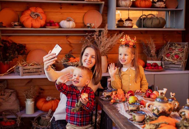 20 Awesome Thanksgiving Games Perfect For The Whole Family
