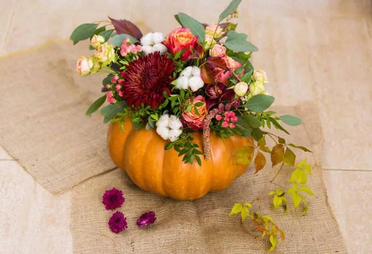 Best Fall Centerpiece Ideas That Will Create a Dramatic Table Display