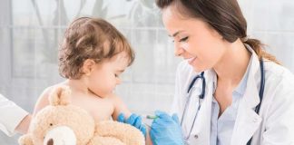 क्या लॉकडाउन के वजह से बच्चों के टीकाकरण में देरी करनी चाहिए?