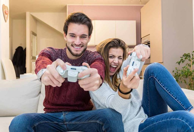 20+ Interesting Couple Games to Play Anytime