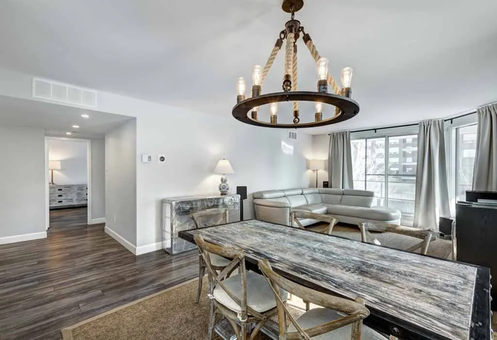 BIG LIGHT FIXTURE