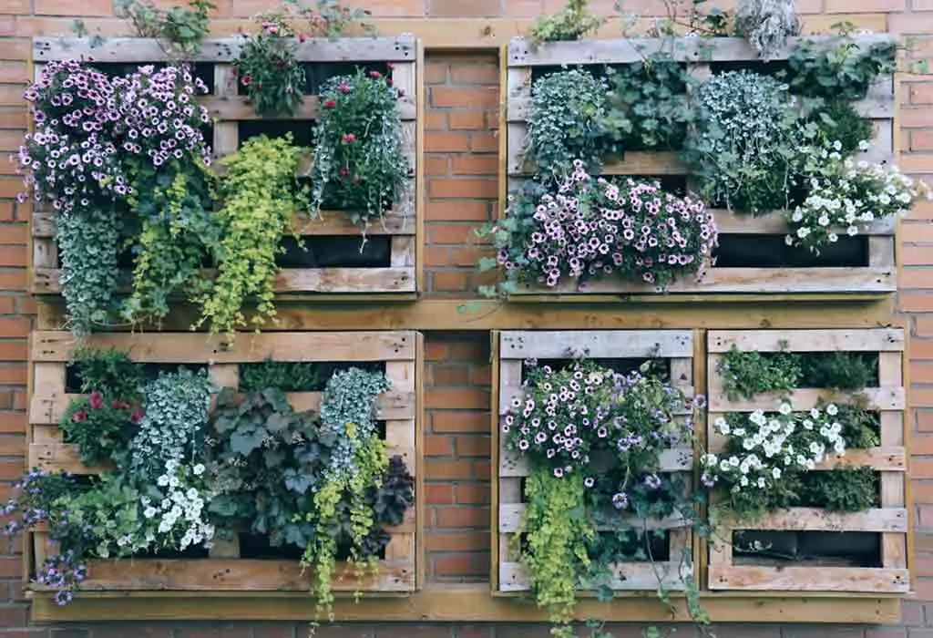 VERTICAL PLANTERS
