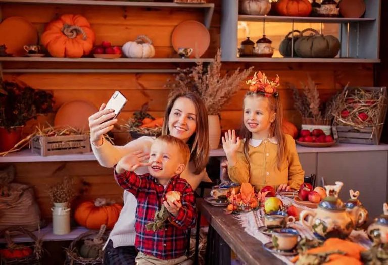 20 Awesome Thanksgiving Games Perfect For The Whole Family