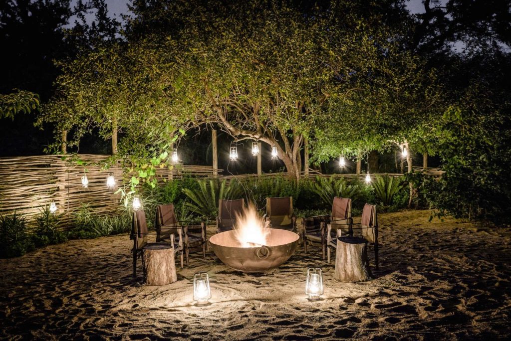 Perfect Backyard Fireplace Parties