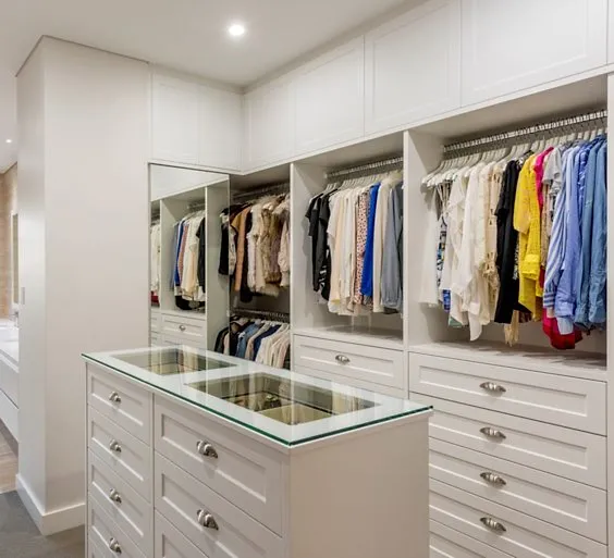 36 Walk-In Closet Ideas to Optimize Your Storage Space