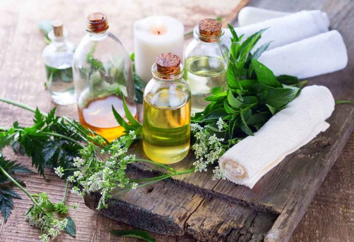 ESSENTIAL OILS IN BATH - BENEFITS & HOW TO USE THEM