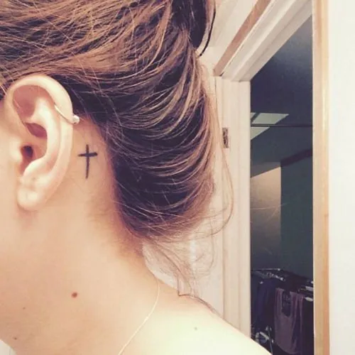 40 Amazing Behind The Ear Tattoos For Women  TattooBlend
