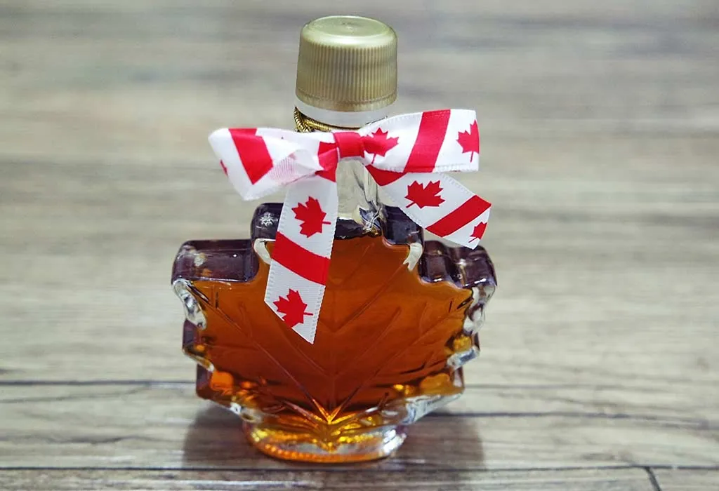 MINI BOTTLES OF MAPLE SYRUP